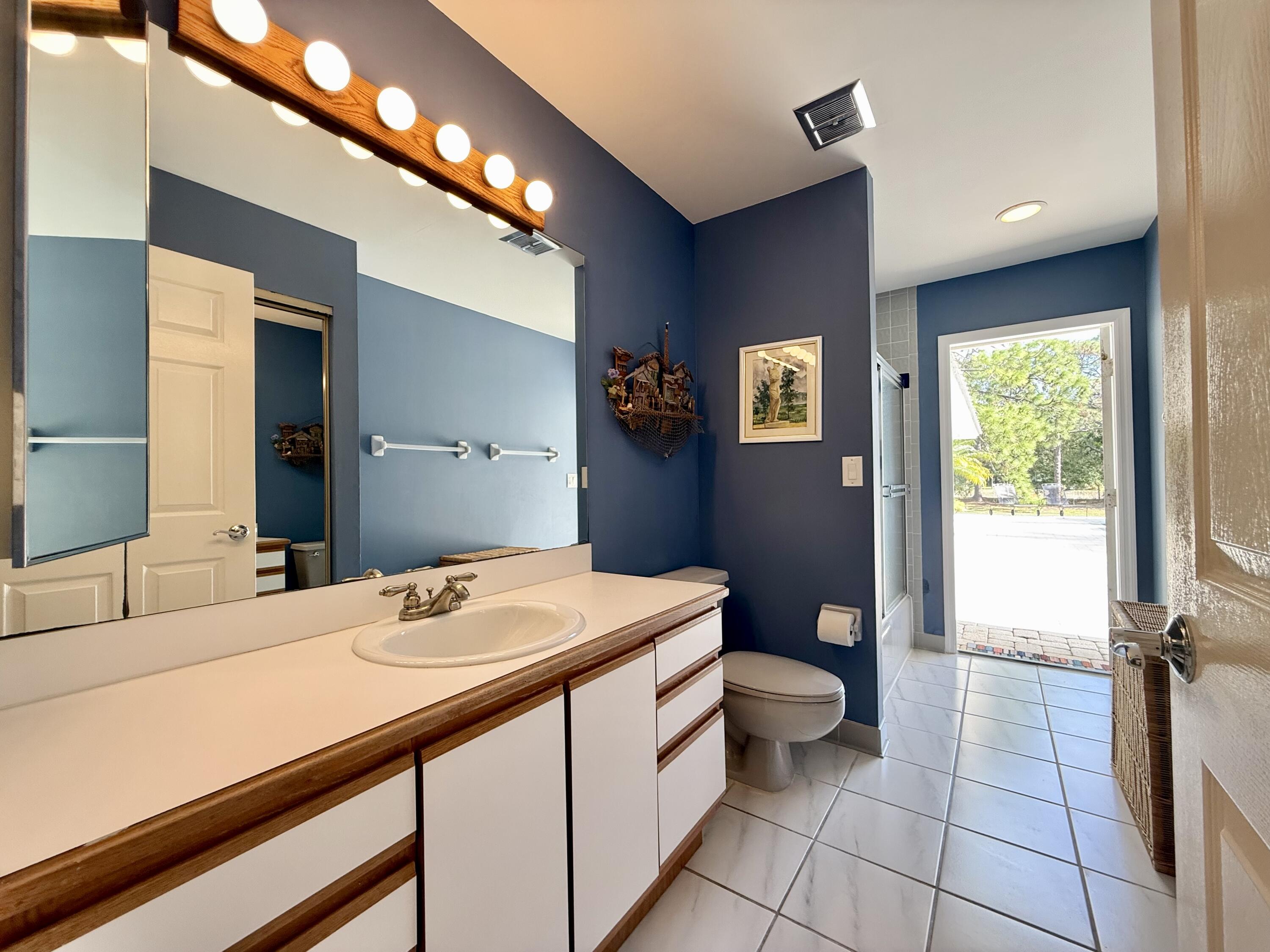 2884 Southeast Ranch Acres Circle Jupiter, FL 33478 - Photo 60 of 93 bathroom 2 open to pool