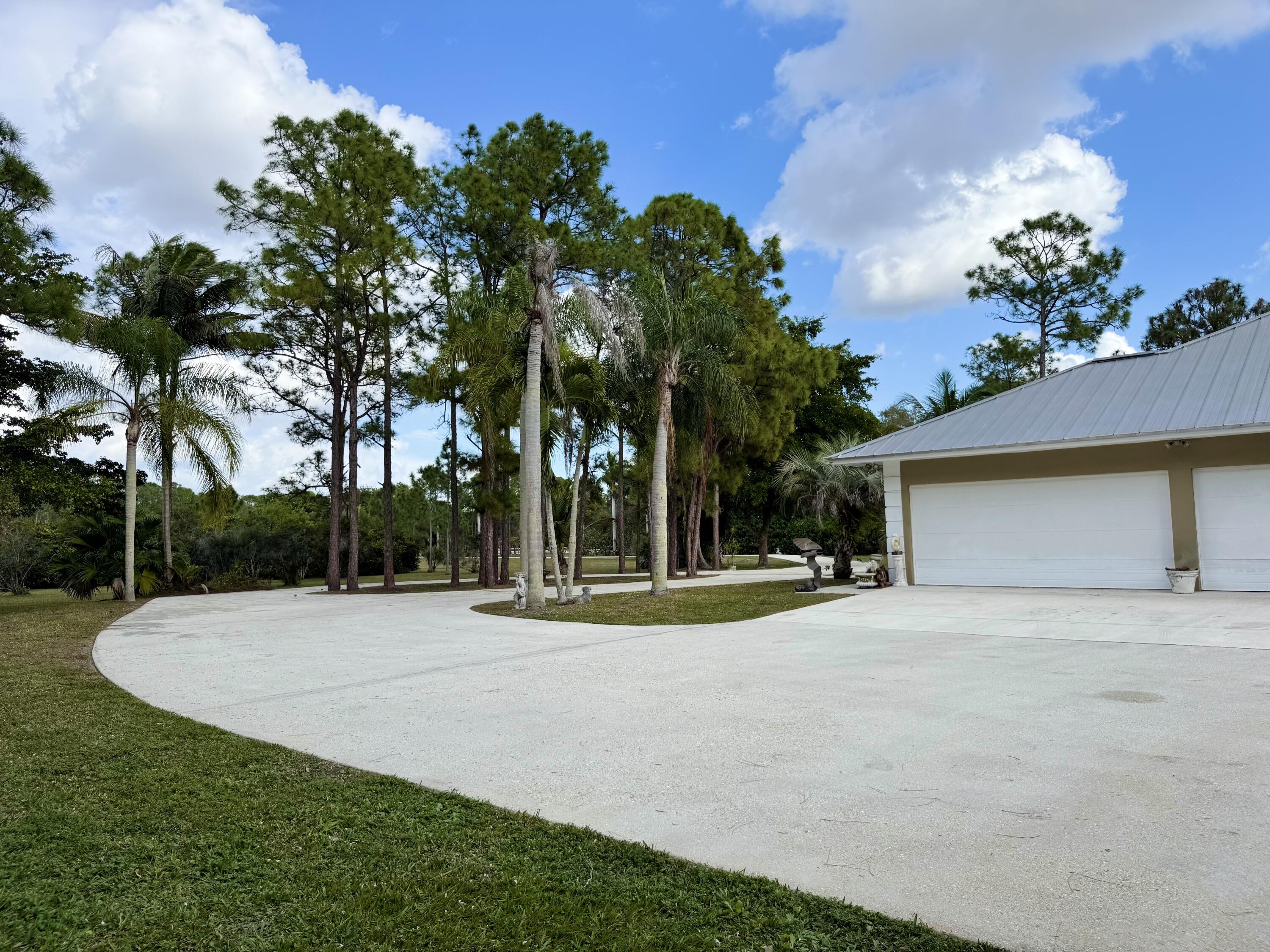 2884 Southeast Ranch Acres Circle Jupiter, FL 33478 - Photo 85 of 93 garage and driveway