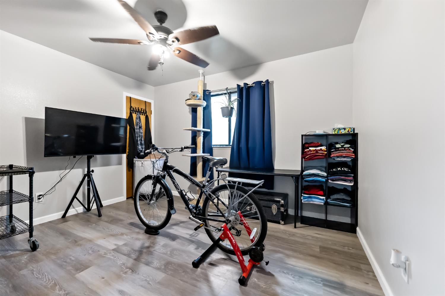37000 Sand Creek Road Squaw Valley, CA 93675 - Photo 18 of 20 a view of a room with gym equipment