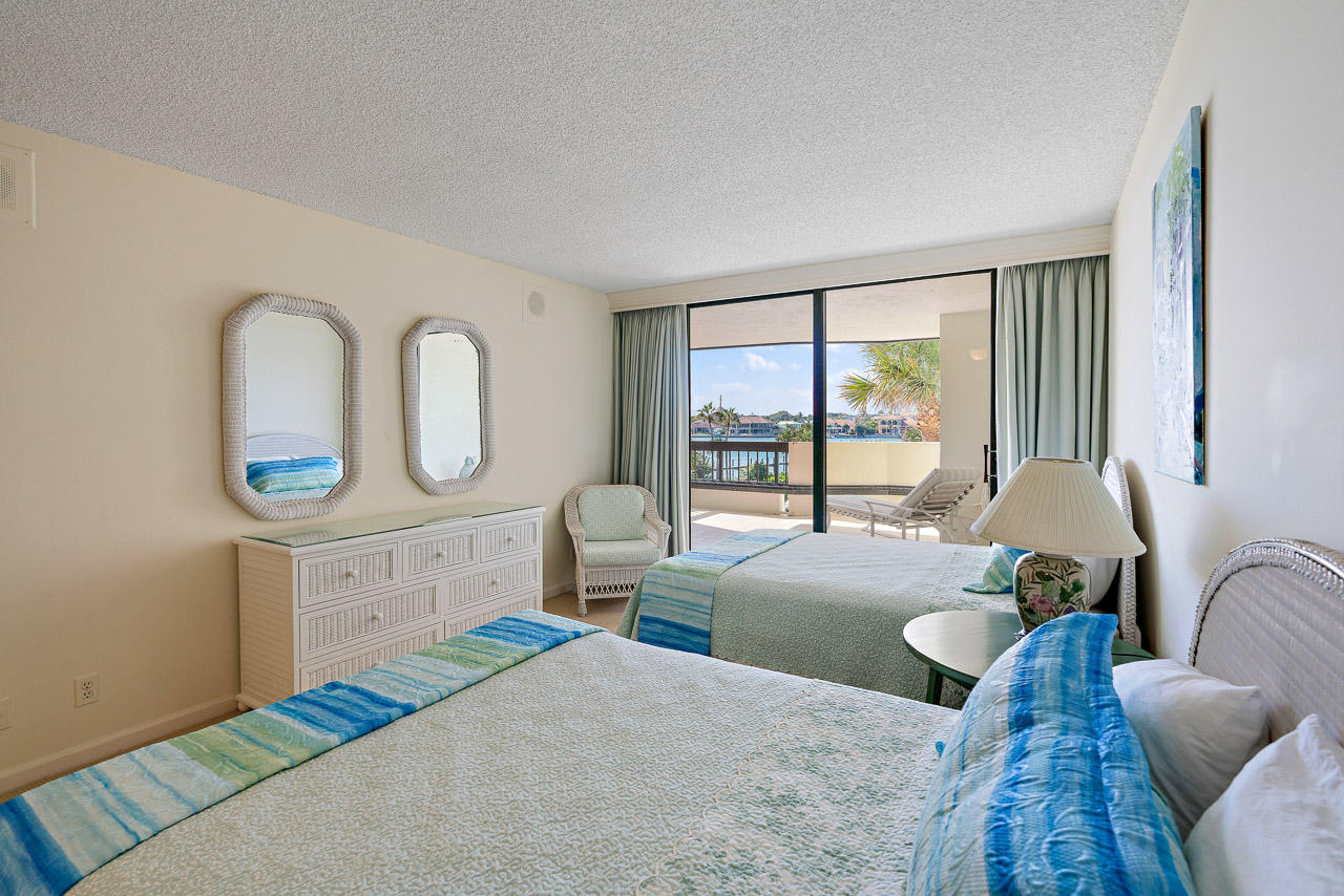 19750 South Beach Road, Unit 2060 Jupiter, FL 33469 - Photo 17 of 45 Guest Bedroom