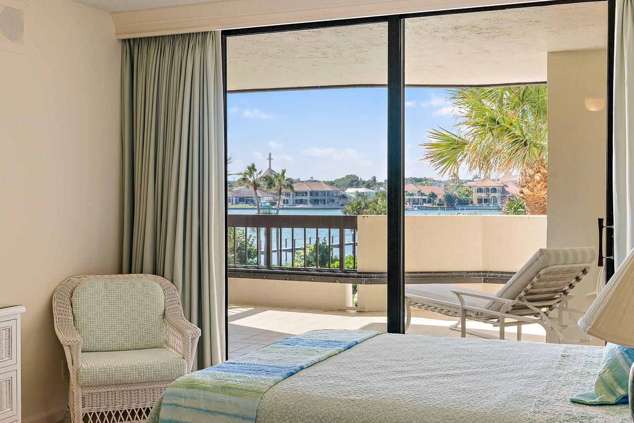 19750 South Beach Road, Unit 2060 Jupiter, FL 33469 - Photo 18 of 45 Guest Bedroom