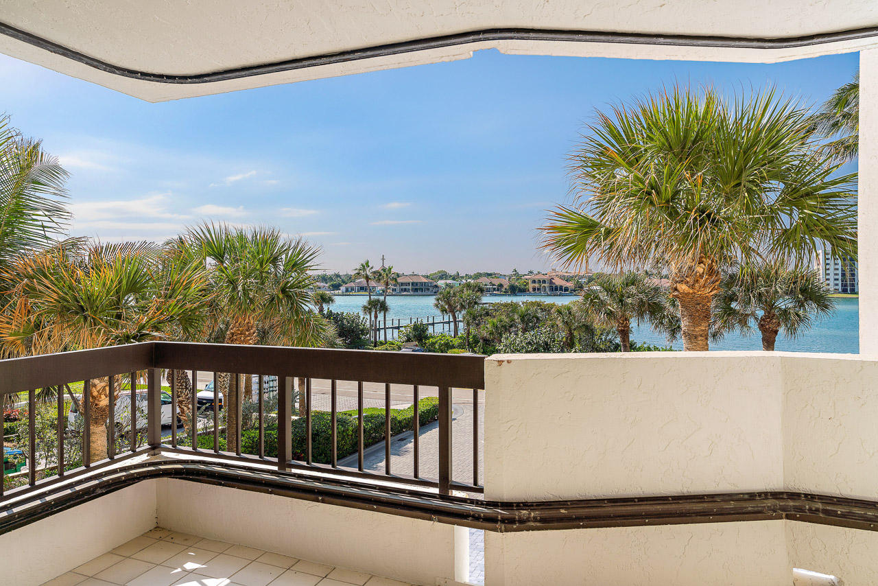 19750 South Beach Road, Unit 2060 Jupiter, FL 33469 - Photo 19 of 45 Rear Patio