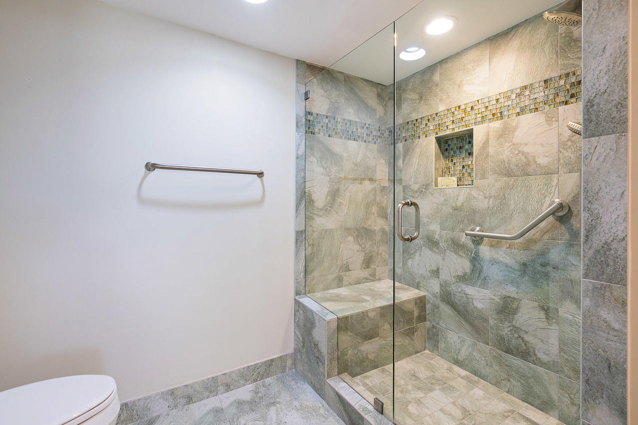 19750 South Beach Road, Unit 2060 Jupiter, FL 33469 - Photo 22 of 45 Guest Bathroom