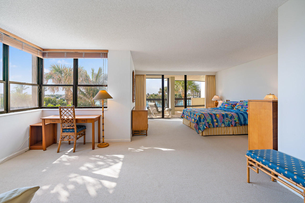 19750 South Beach Road, Unit 2060 Jupiter, FL 33469 - Photo 23 of 45 Master Bedroom