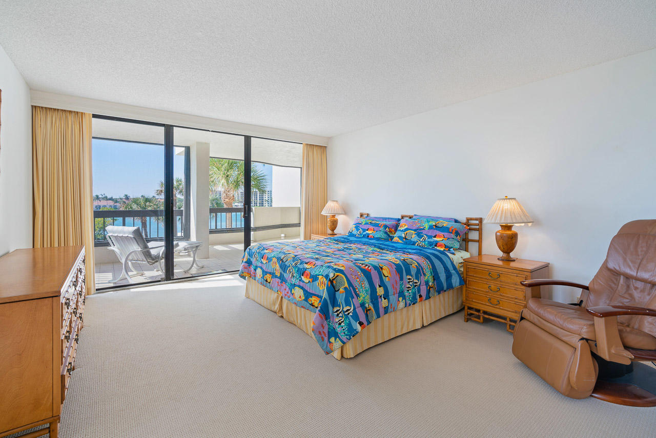 19750 South Beach Road, Unit 2060 Jupiter, FL 33469 - Photo 24 of 45 Master Bedroom