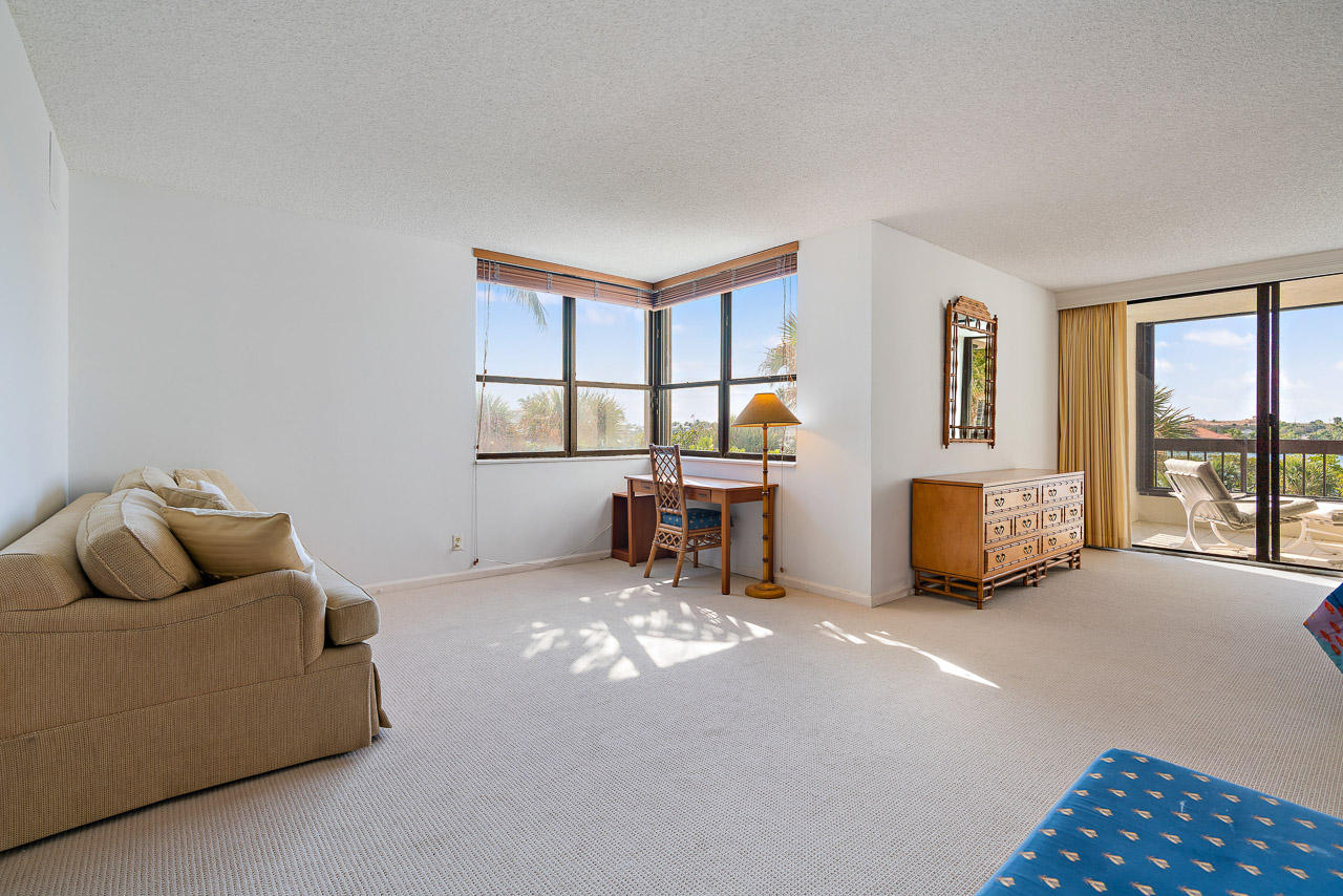19750 South Beach Road, Unit 2060 Jupiter, FL 33469 - Photo 25 of 45 Master Bedroom