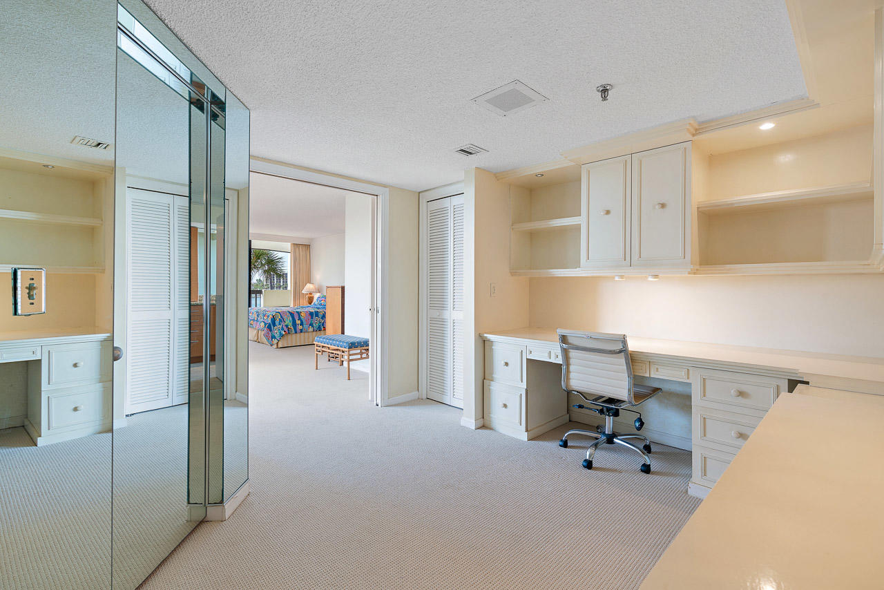 19750 South Beach Road, Unit 2060 Jupiter, FL 33469 - Photo 27 of 45 Master Closet