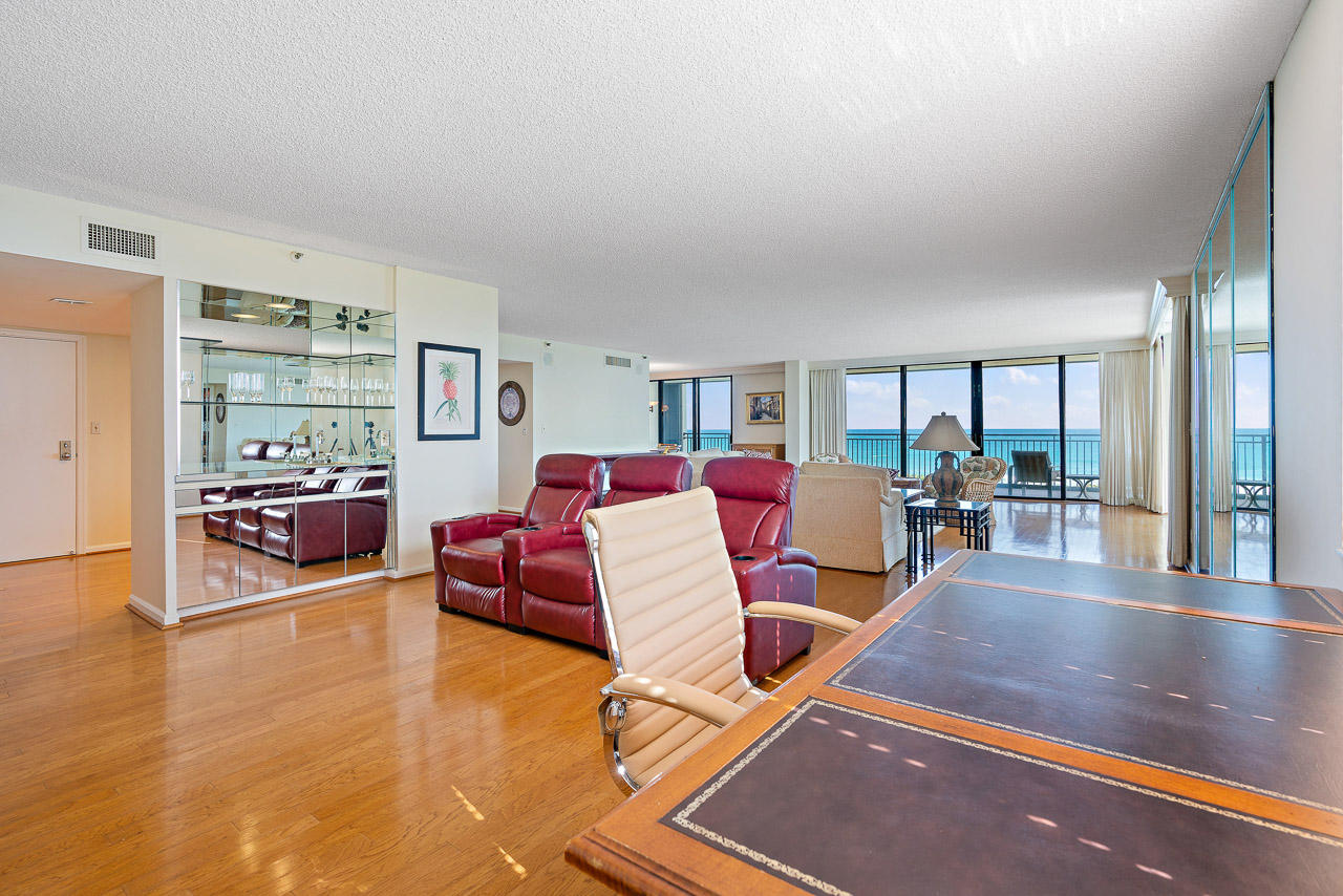 19750 South Beach Road, Unit 2060 Jupiter, FL 33469 - Photo 6 of 45 Family, Living Room