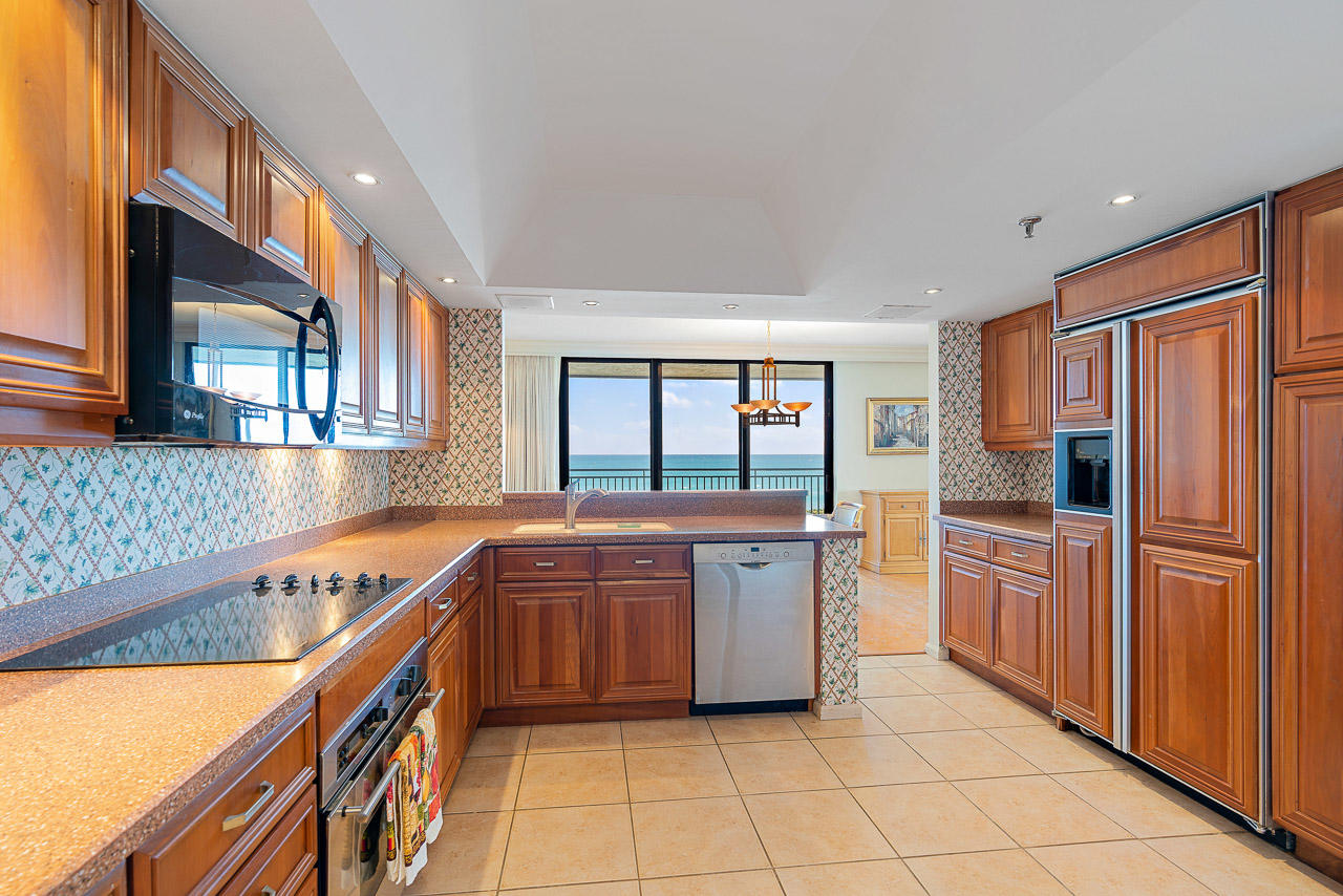 19750 South Beach Road, Unit 2060 Jupiter, FL 33469 - Photo 7 of 45 Kitchen