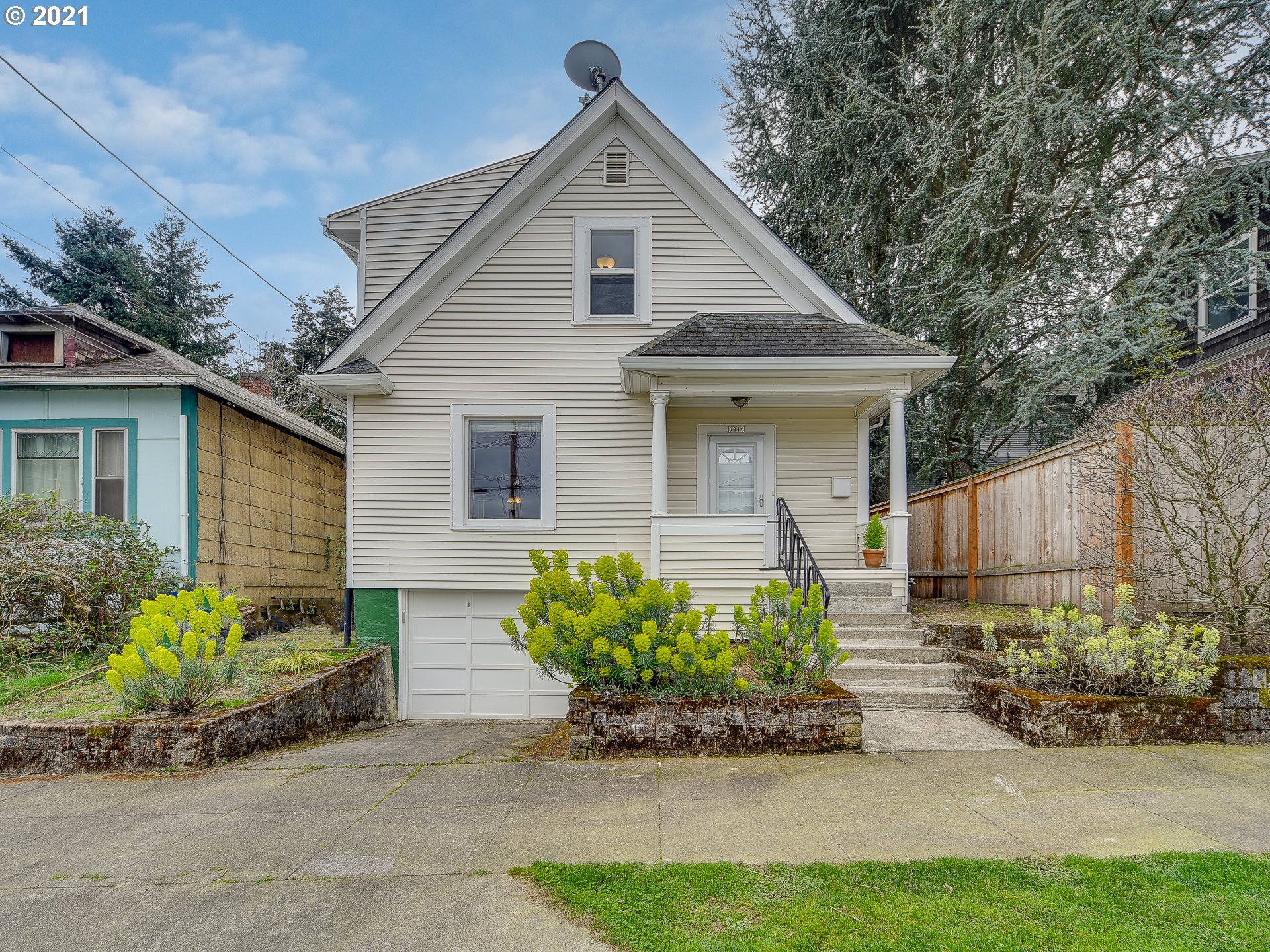 214 Southwest Flower Street Portland, OR 97239 - Photo 1 of 32