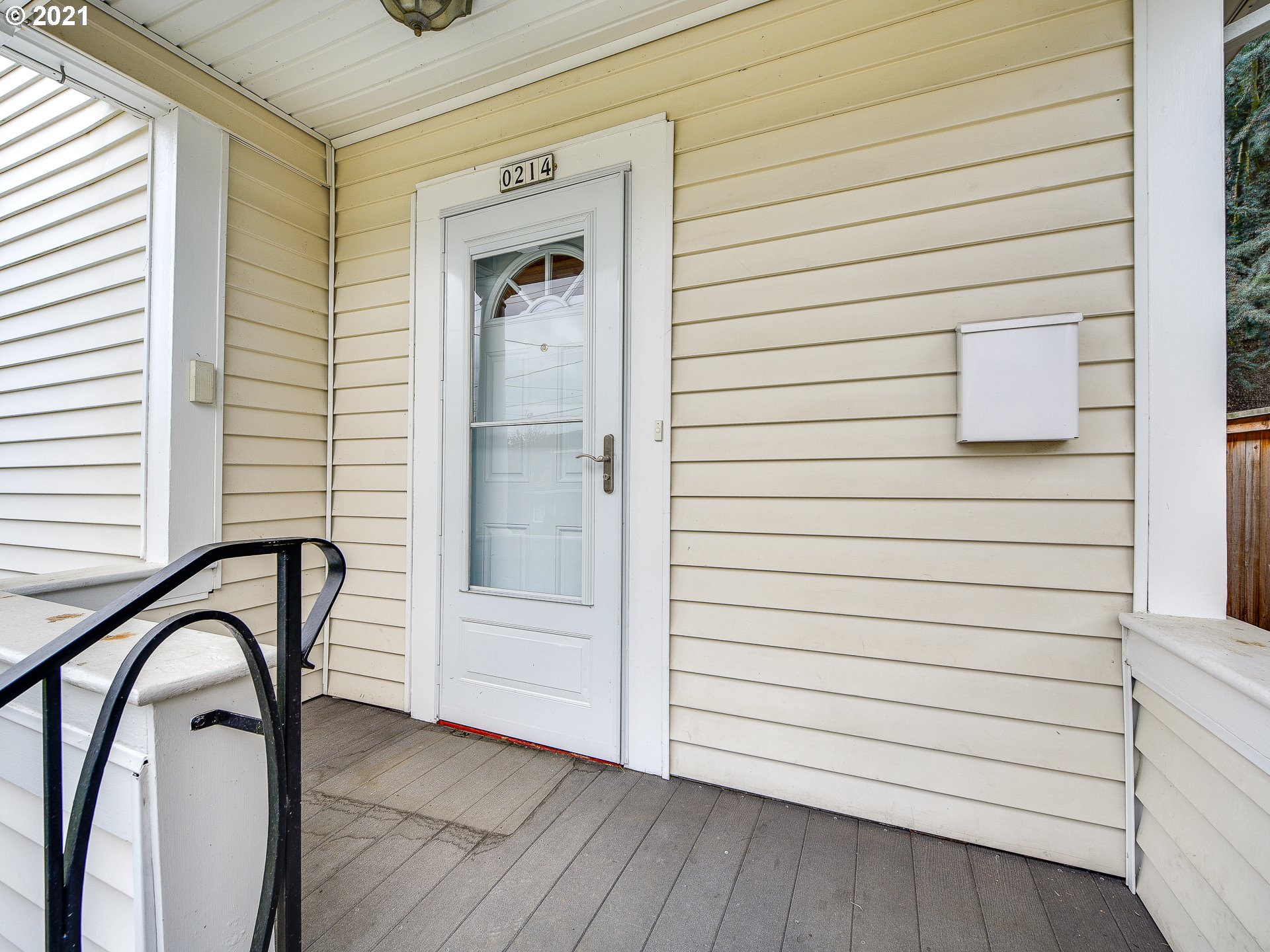 214 Southwest Flower Street Portland, OR 97239 - Photo 2 of 32