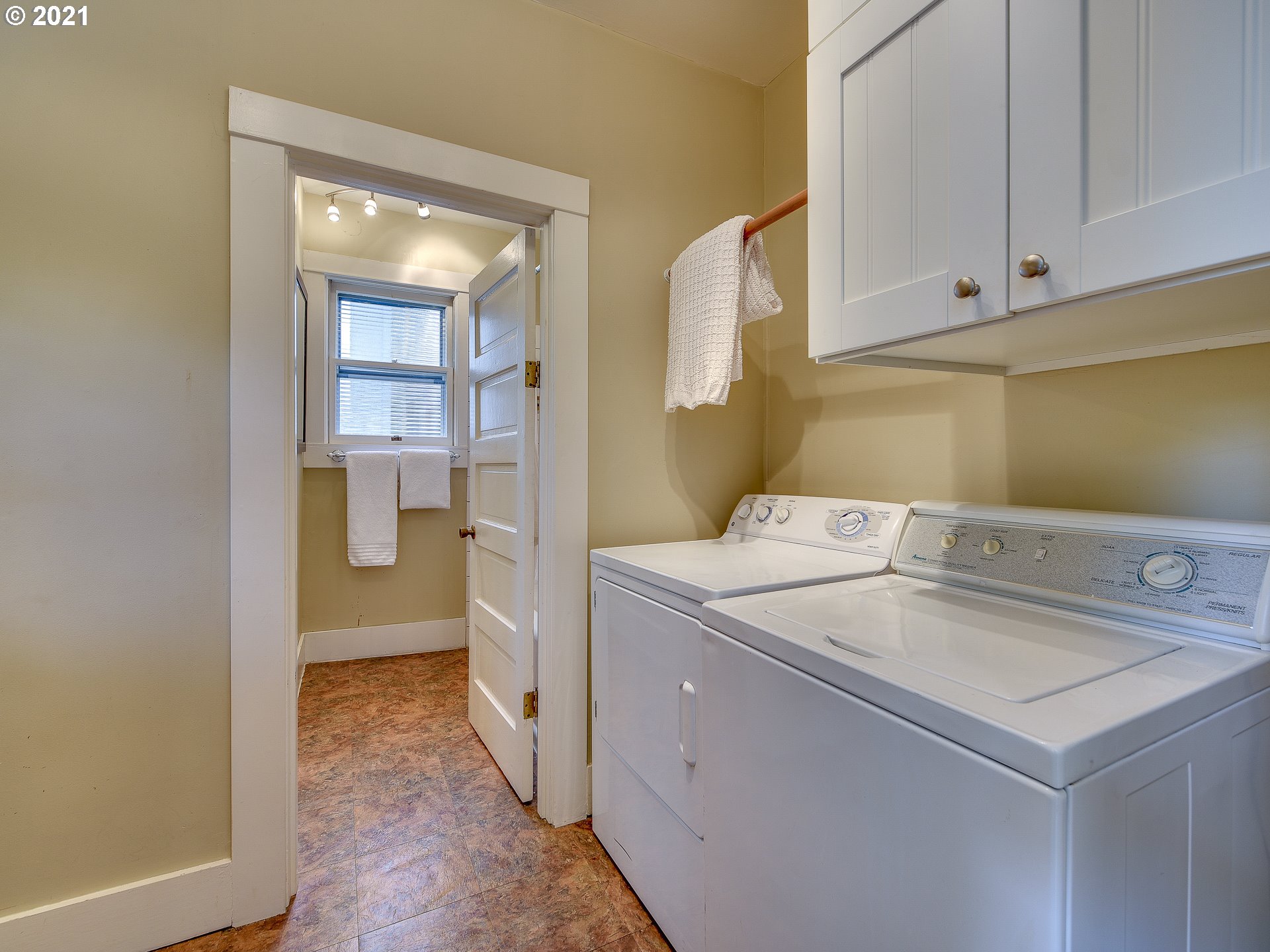 214 Southwest Flower Street Portland, OR 97239 - Photo 15 of 32
