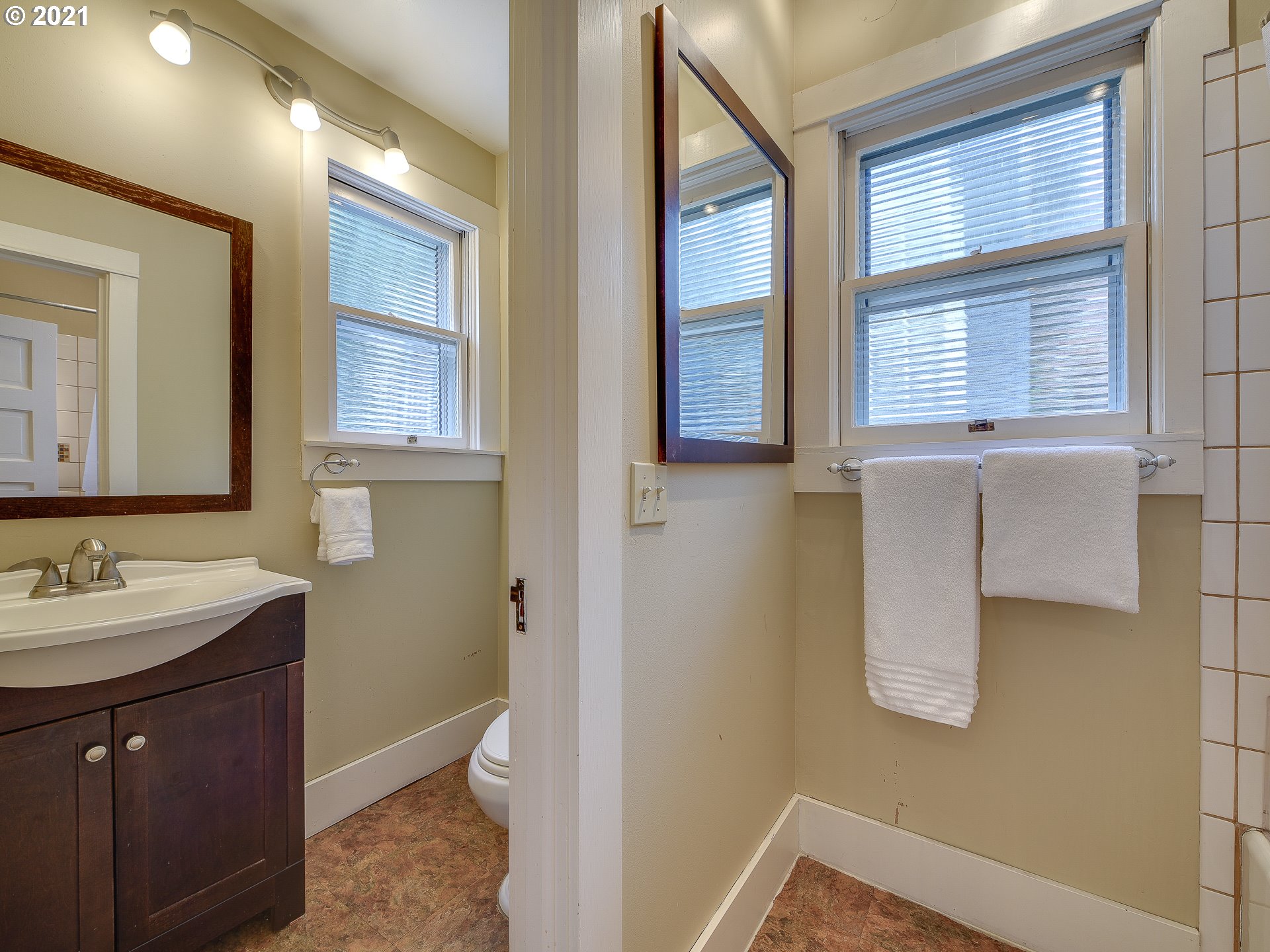 214 Southwest Flower Street Portland, OR 97239 - Photo 16 of 32
