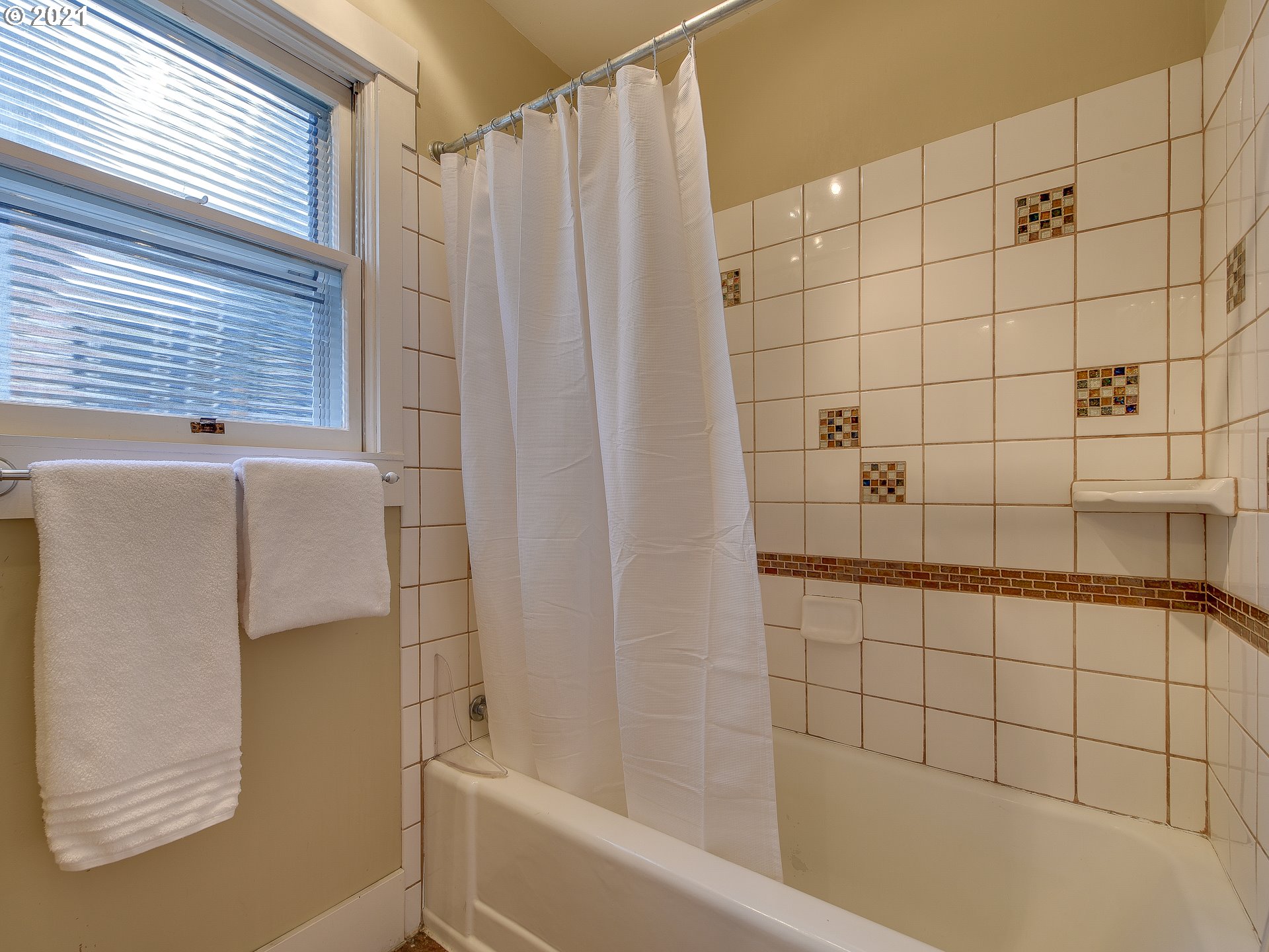 214 Southwest Flower Street Portland, OR 97239 - Photo 17 of 32
