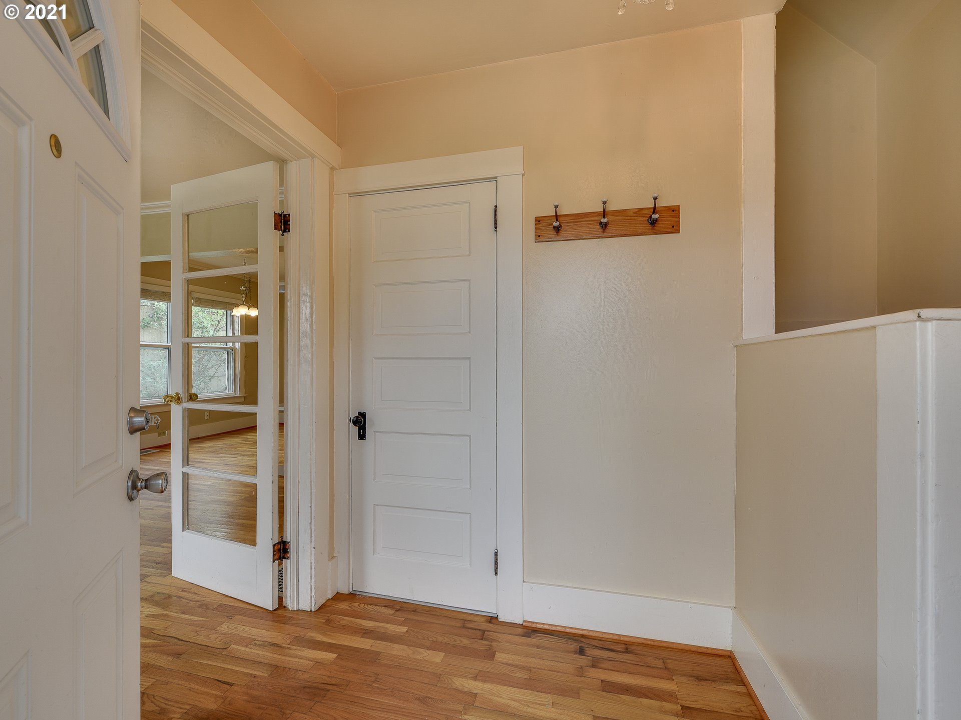 214 Southwest Flower Street Portland, OR 97239 - Photo 3 of 32