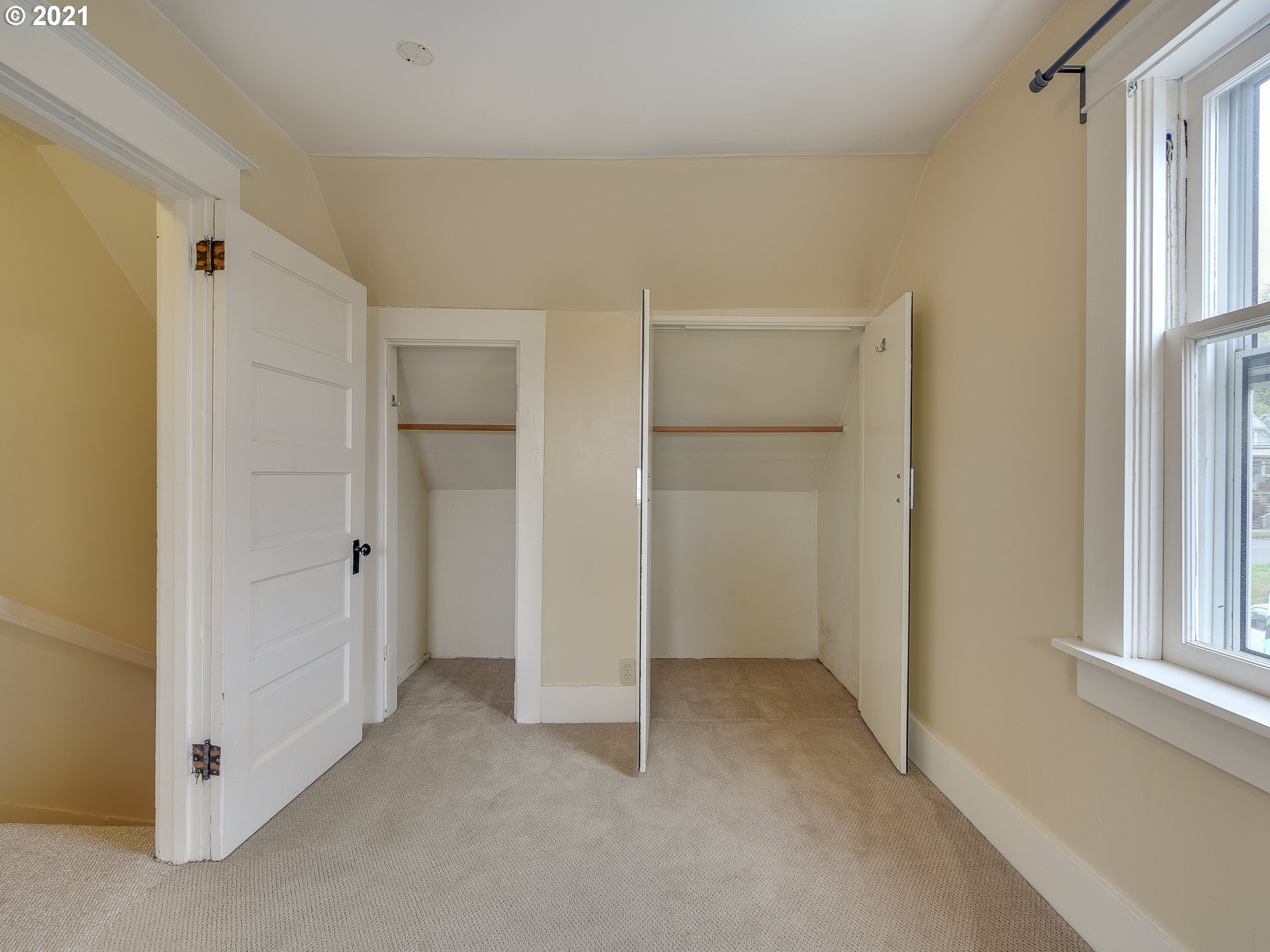 214 Southwest Flower Street Portland, OR 97239 - Photo 22 of 32