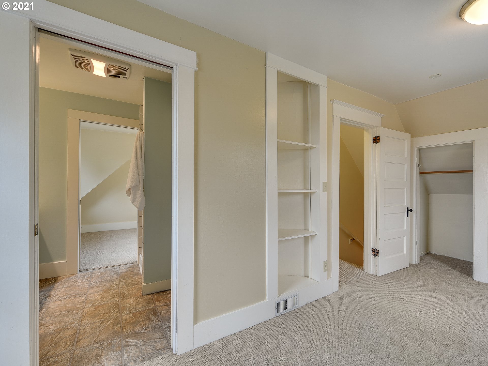 214 Southwest Flower Street Portland, OR 97239 - Photo 23 of 32