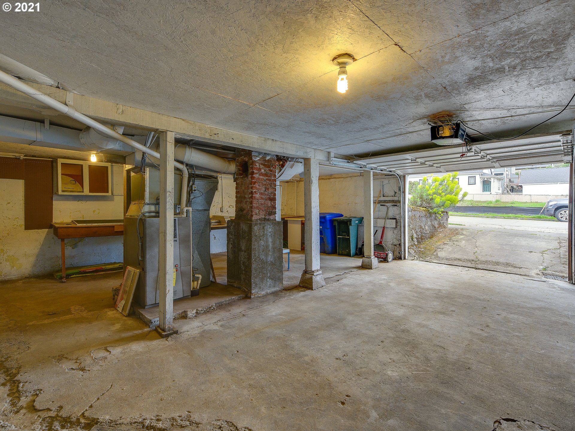214 Southwest Flower Street Portland, OR 97239 - Photo 30 of 32