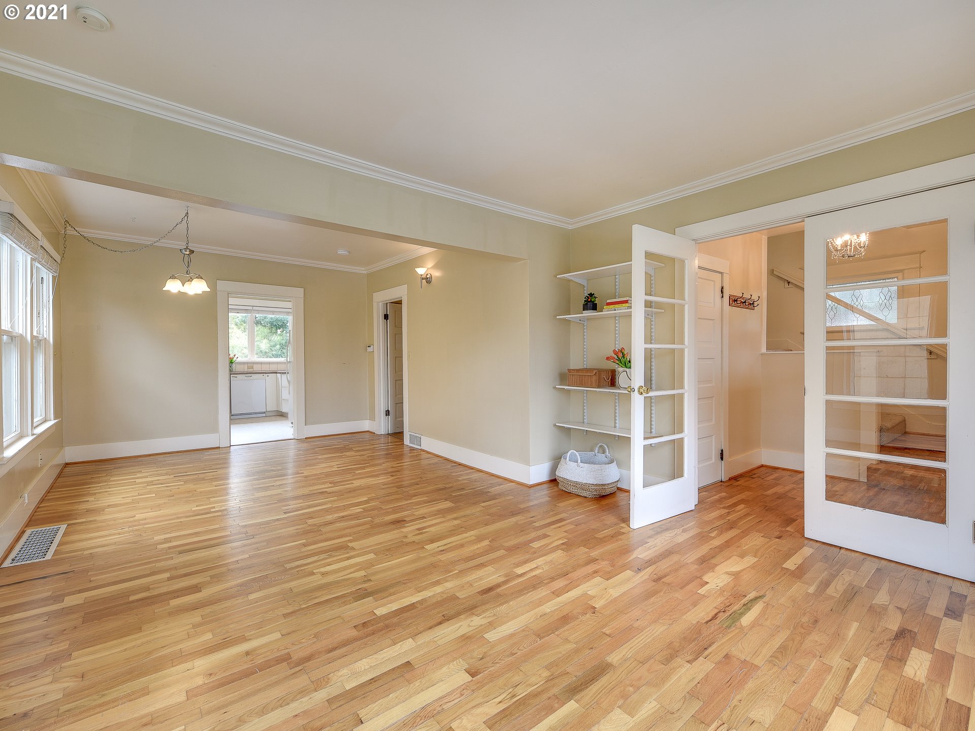 214 Southwest Flower Street Portland, OR 97239 - Photo 5 of 32