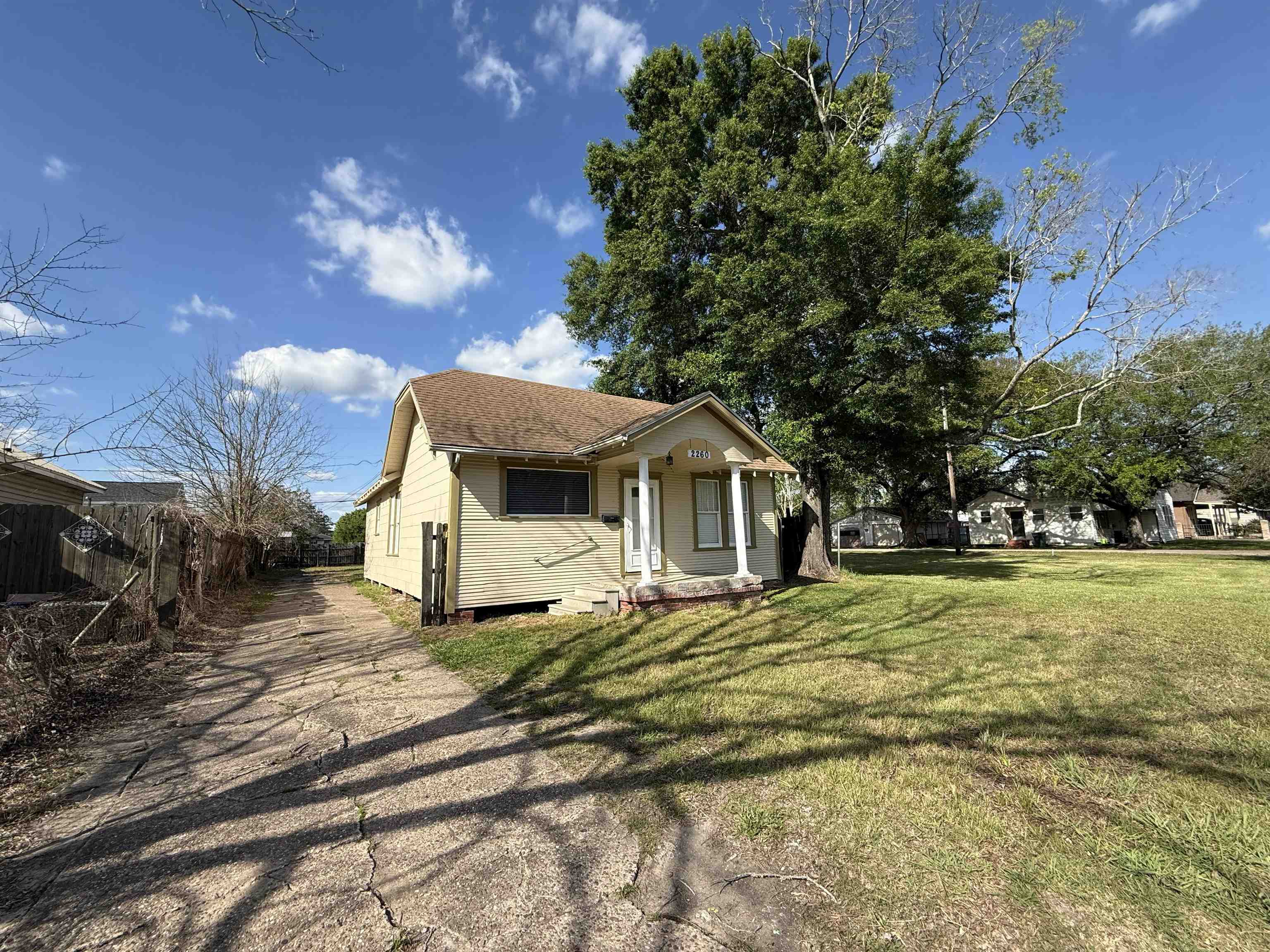 2260 Rusk Street Beaumont, TX 77701 - Photo 2 of 15