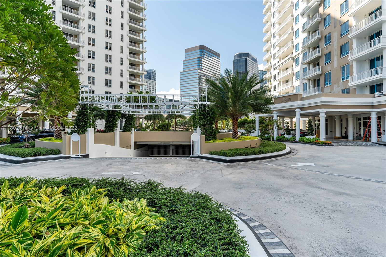 801 Brickell Key Boulevard, Unit 1701 Miami, FL 33131 - Photo 28 of 32 front view of a building with a yard
