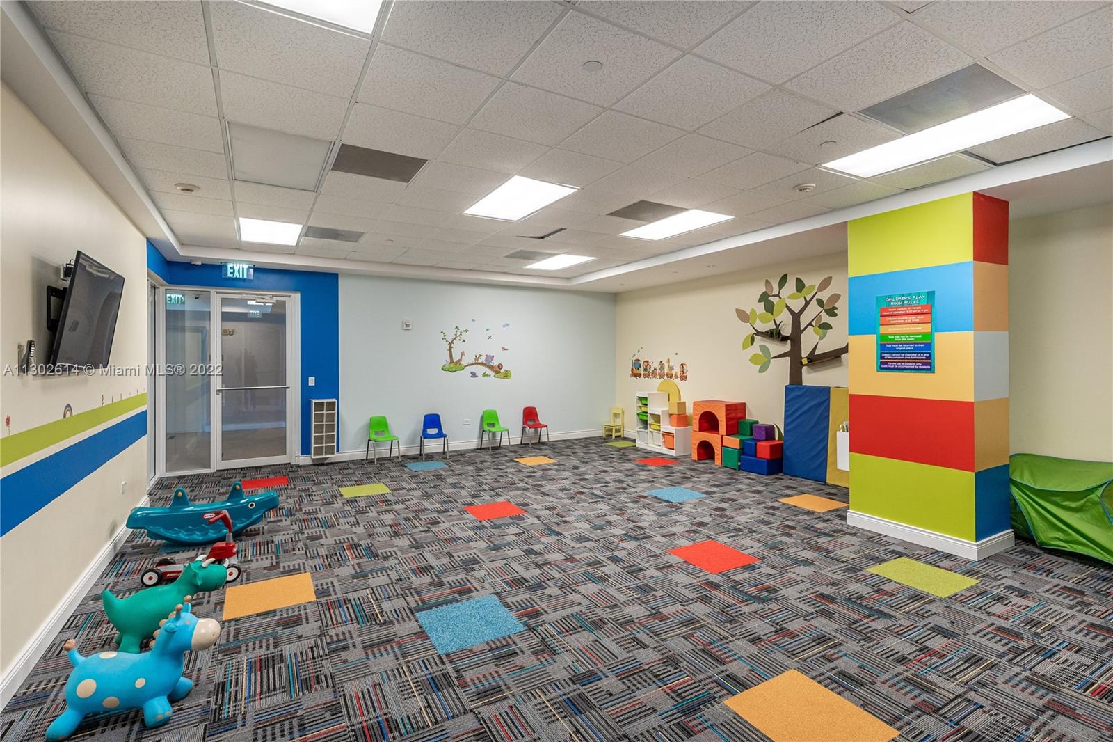 801 Brickell Key Boulevard, Unit 1701 Miami, FL 33131 - Photo 32 of 32 a room with toys and flowers