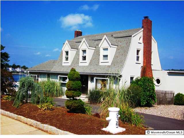 935 River Road Fair Haven, NJ 07704 - Photo 1 of 3 Primary Photo
