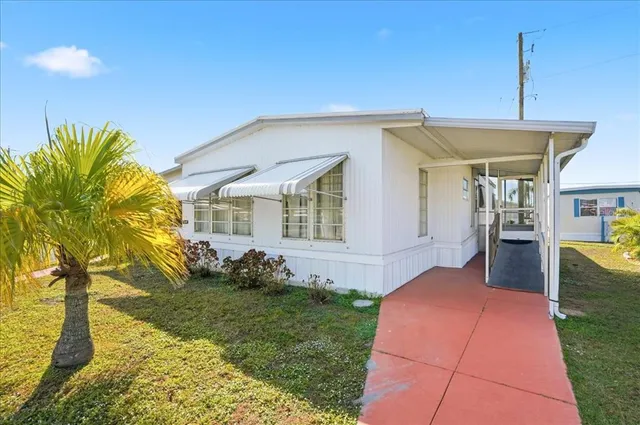 $169,900 | 3301 Evelyn Drive, Ellenton, FL 34222