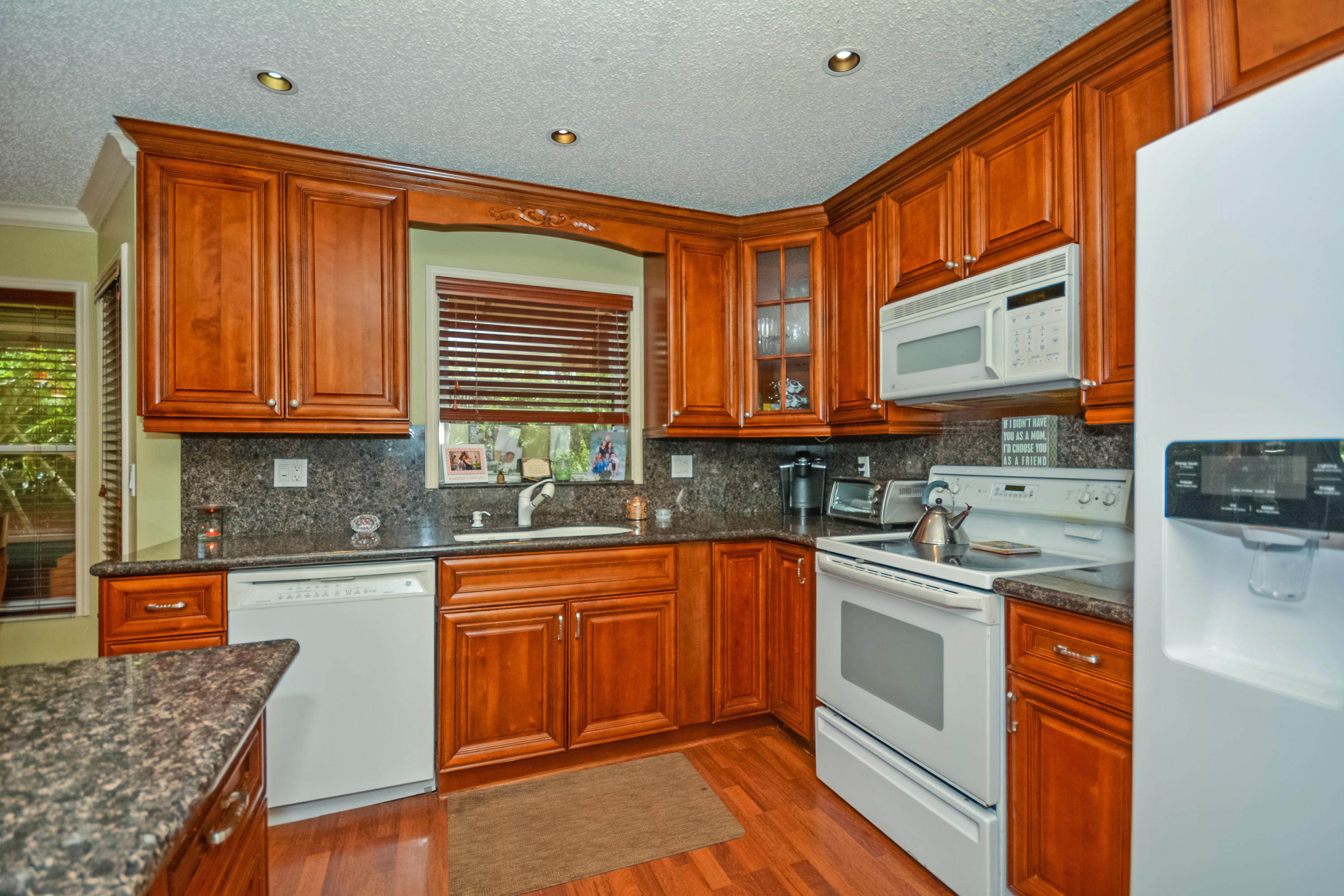 9572 Fox Trot Lane Boca Raton, FL 33496 - Photo 3 of 27 Kitchen