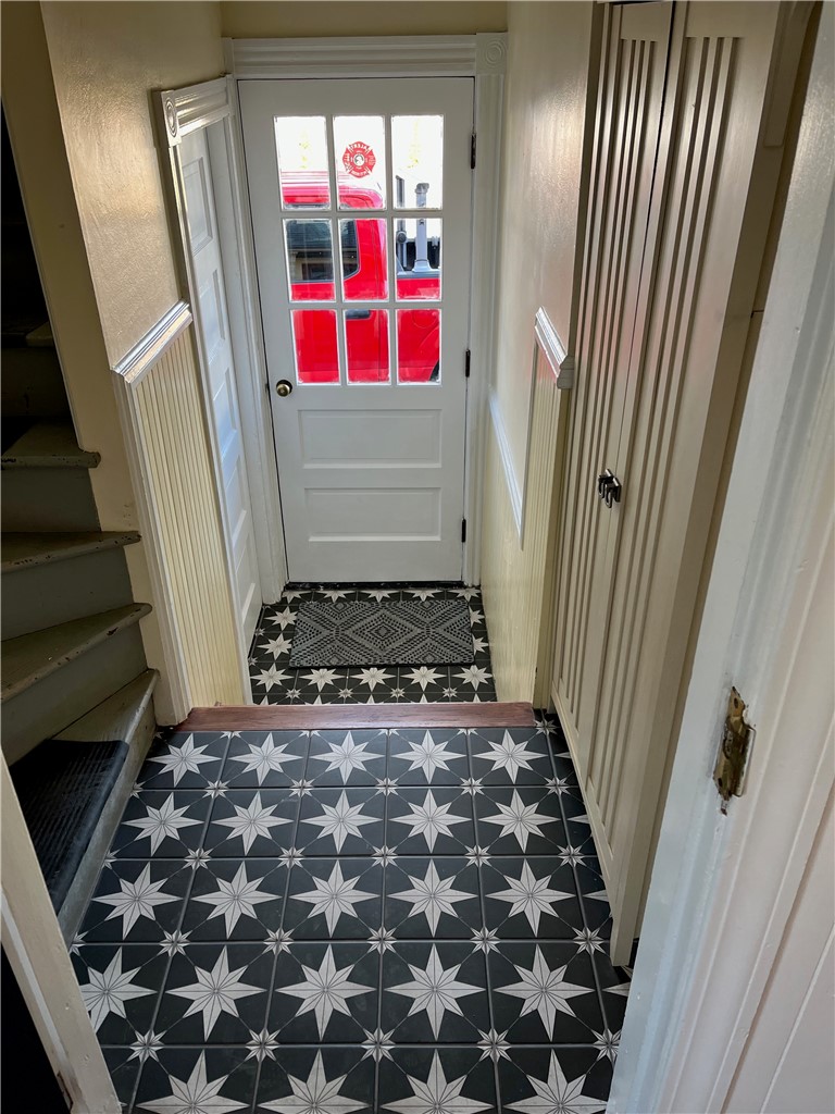 121 Rutherglen Avenue Providence, RI 02907 - Photo 18 of 20