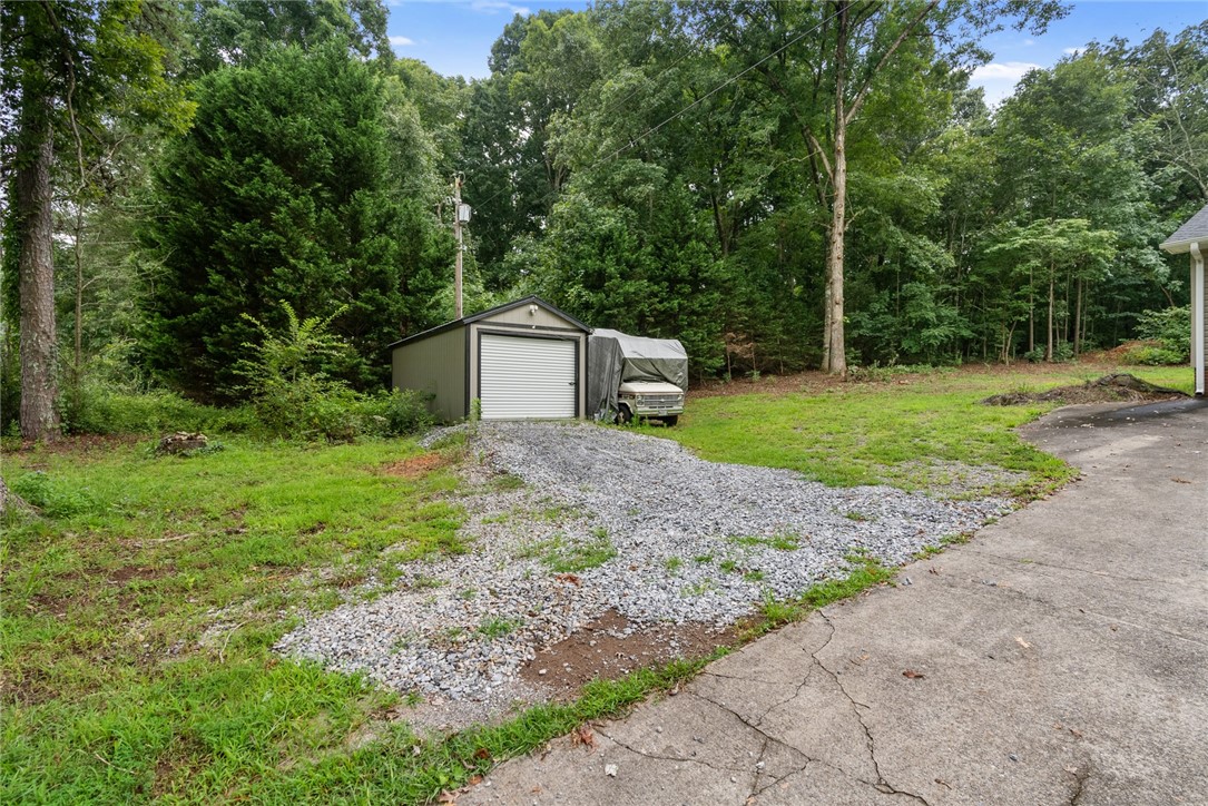 304 Old Tabernacle Road Belton, SC 29627 - Photo 10 of 33