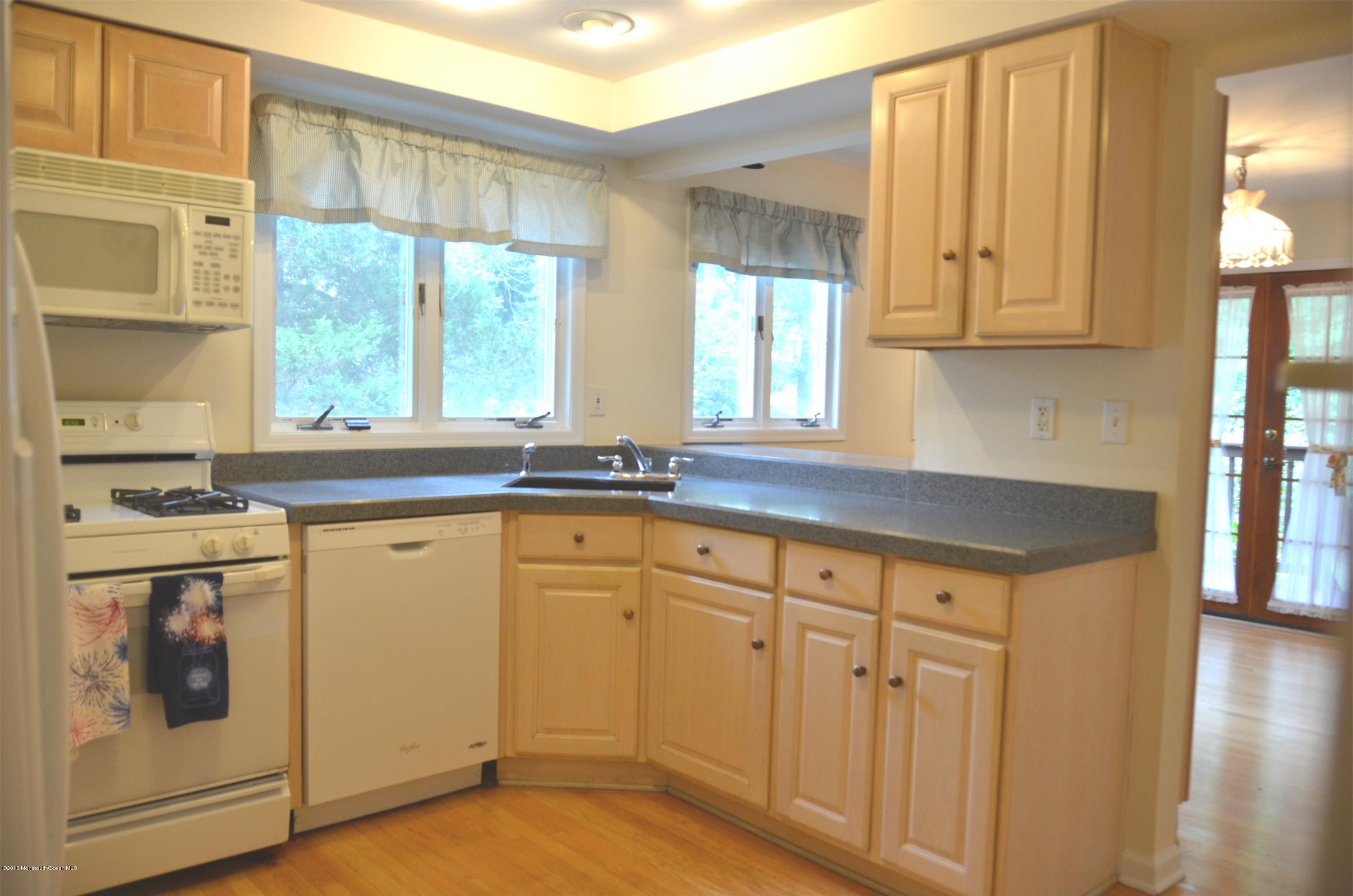 48 Princeton Road Fair Haven, NJ 07704 - Photo 30 of 32 DSC_3567