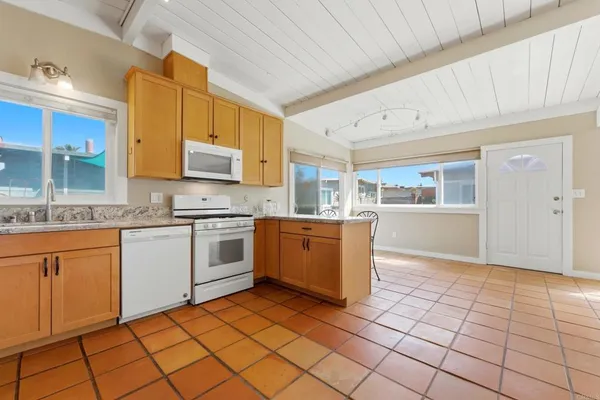 $2,700 | 1550 Seacoast Drive, Unit B, Imperial Beach, CA 91932