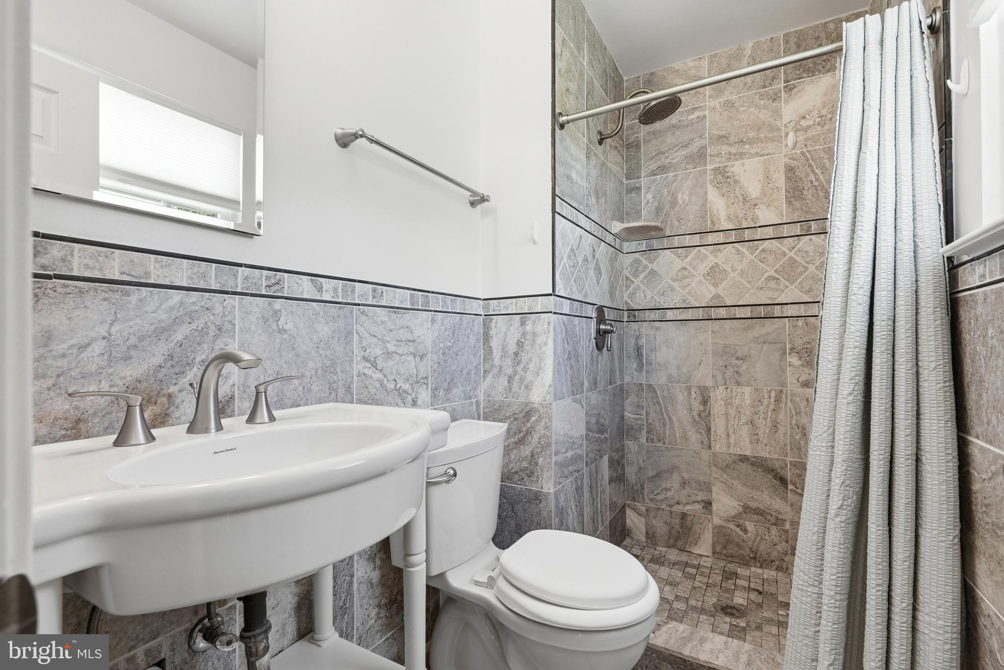10405 Carlyn Ridge Road Damascus, MD 20872 - Photo 22 of 56 Primary bath