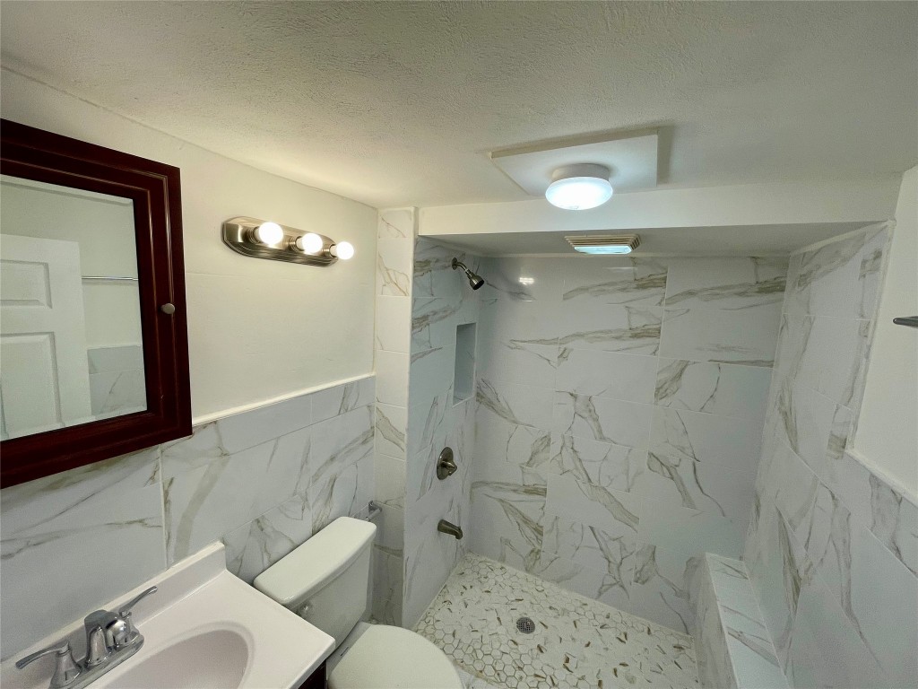 417 Adams Avenue, Unit RIGHT Endicott, NY 13760 - Photo 4 of 22