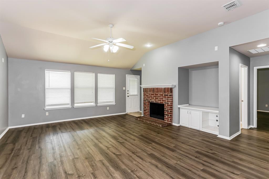 9233 Monument Court Fort Worth, TX 76244 - Photo 4 of 25