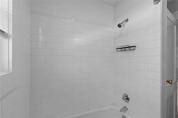 $1,800 | 28 Island Avenue, East Providence, RI 02916