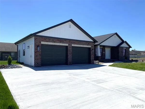 $447,900 | 1009 Pennsylvania Avenue, New Baden, IL 62265