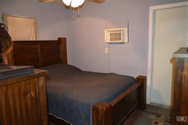 a view of livingroom with furniture