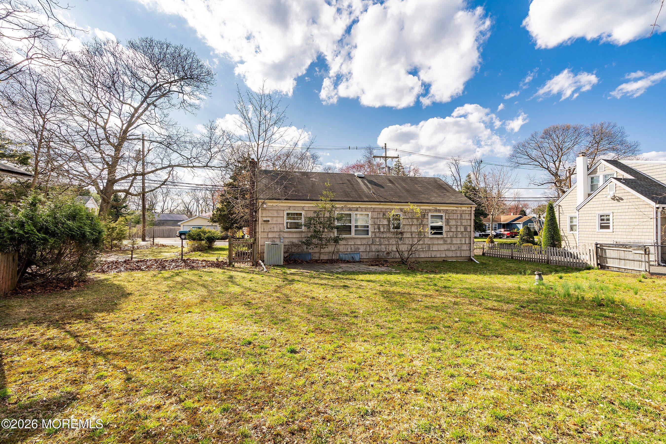 304 Old Mill Road Spring Lake Heights, NJ 07762 - Photo 10 of 18 19-Back Left