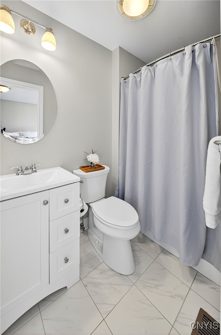 560 Shackelton Point Road Sullivan, NY 13030 - Photo 34 of 50 Full bath off of the guest suite