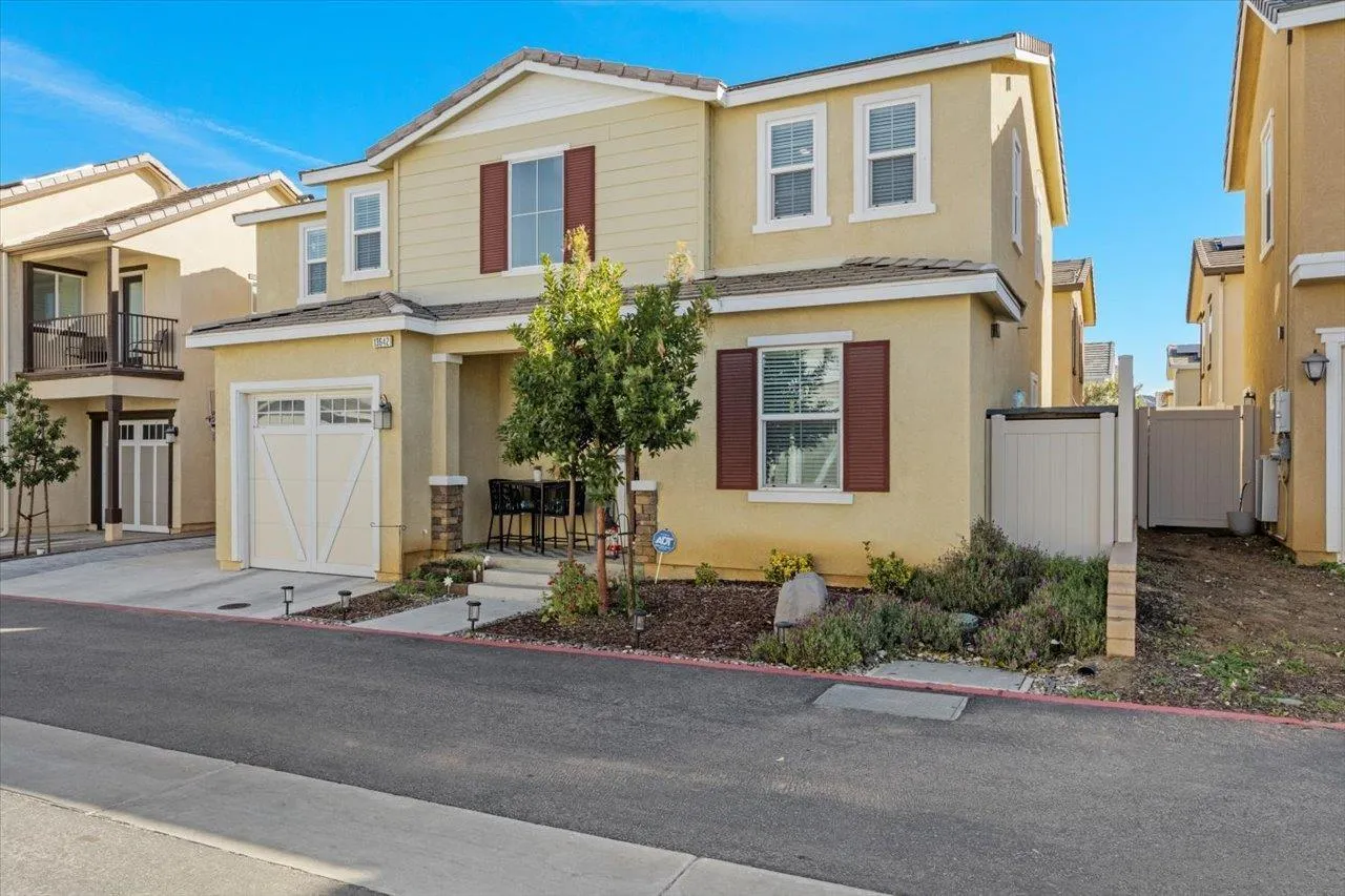13642 Gray Hawk Way Valley Center, CA 92082 - Photo 3 of 23