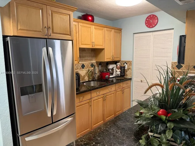 $2,200 | 1255 West 53rd Street, Unit 301, Hialeah, FL 33012