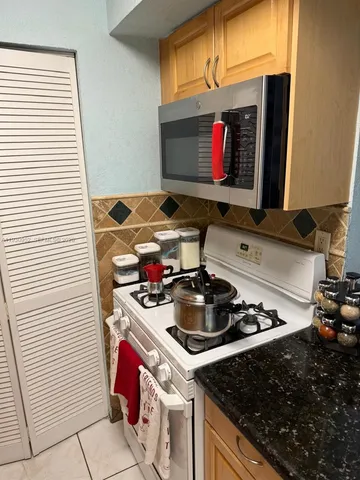 $2,200 | 1255 West 53rd Street, Unit 301, Hialeah, FL 33012