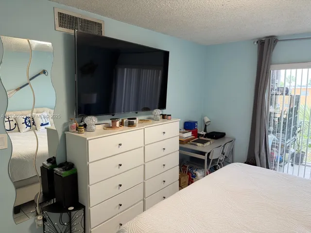 $2,200 | 1255 West 53rd Street, Unit 301, Hialeah, FL 33012