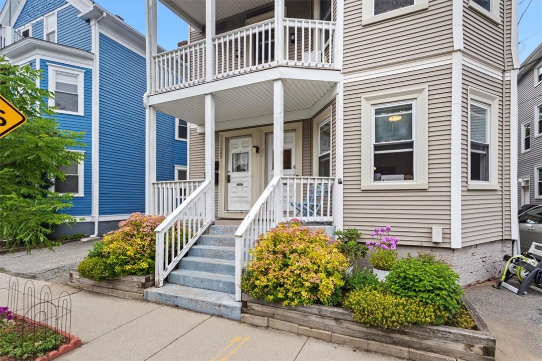 206 Rochambeau Avenue, Unit 1 Providence, RI 02906 - Photo 2 of 32