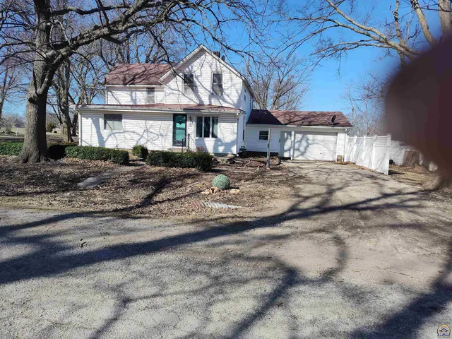 $57,500 | 305 Pratt Street, Whiting, KS 66552