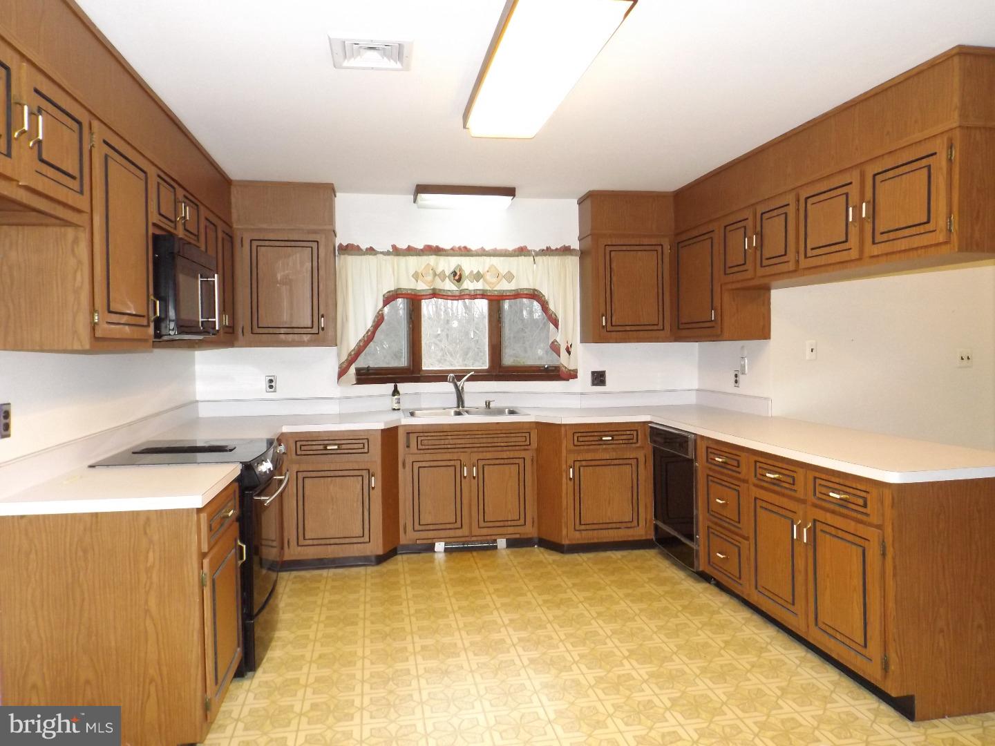 218 Docks Corner Road Monroe Township, NJ 08831 - Photo 9 of 21 Gallery Image 9