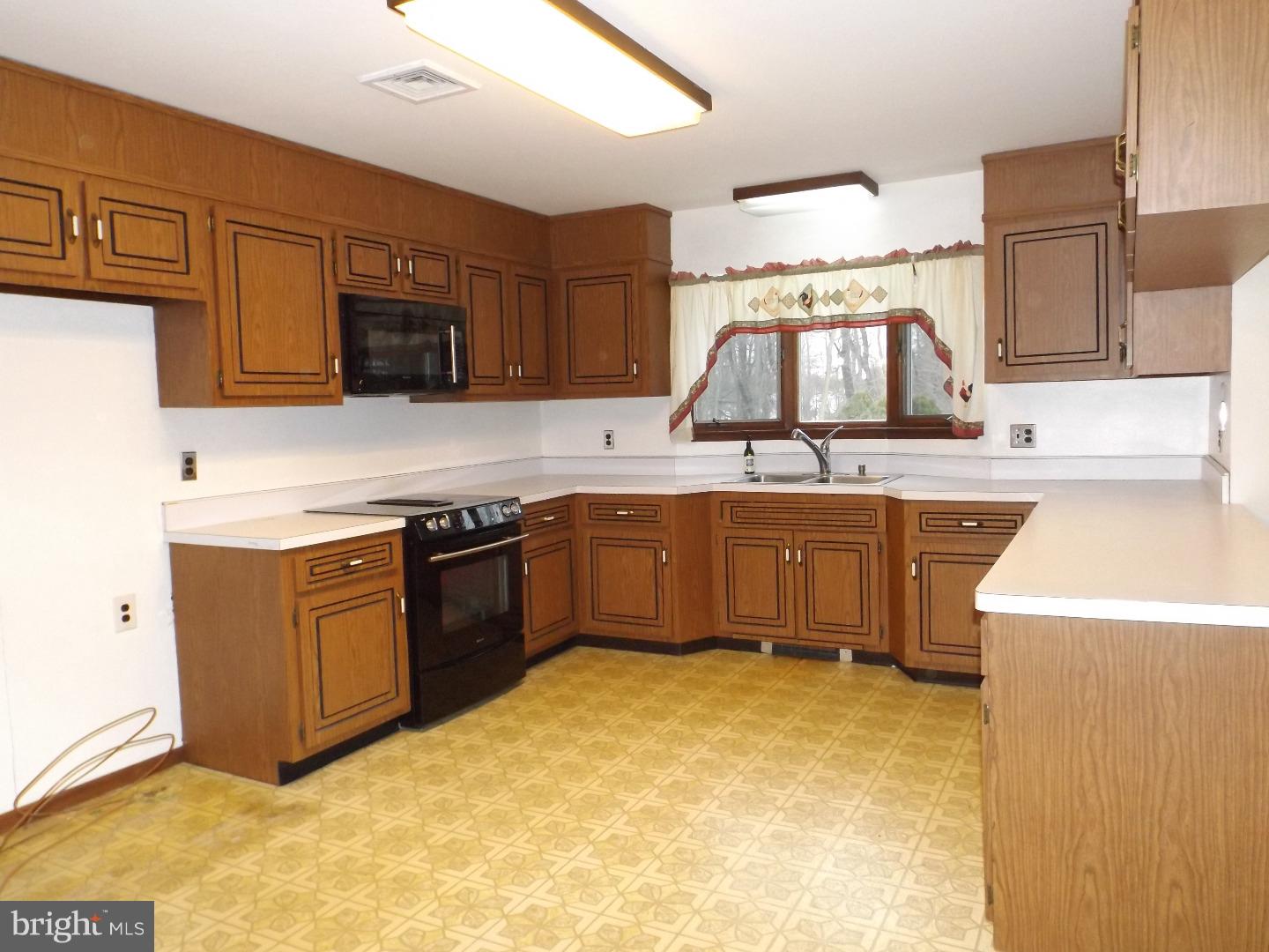 218 Docks Corner Road Monroe Township, NJ 08831 - Photo 10 of 21 Gallery Image 10