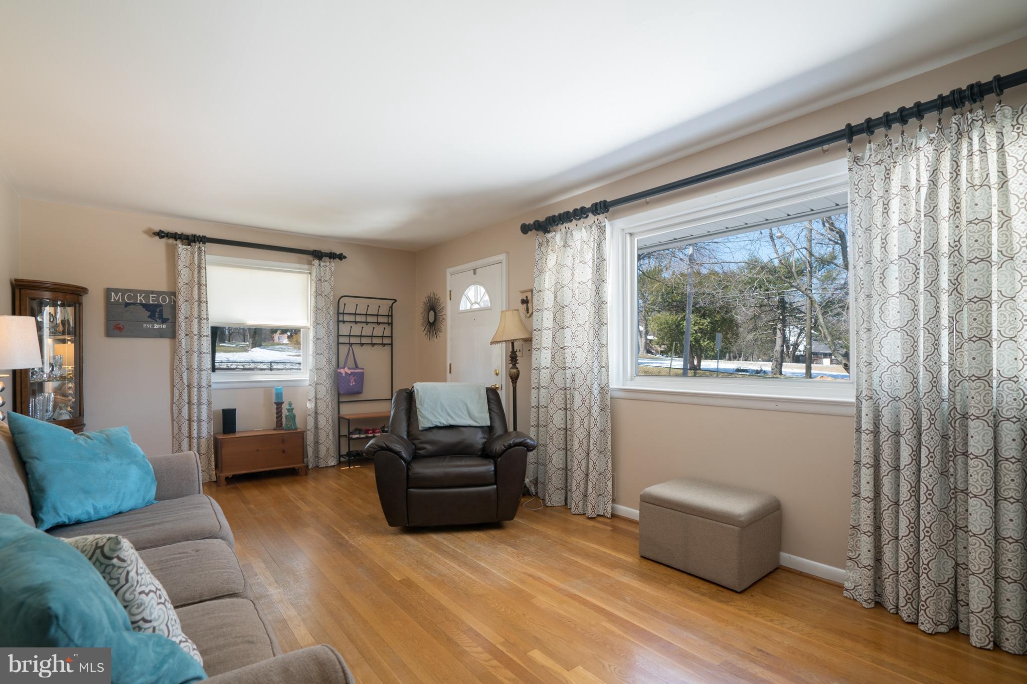 6201 Brooklyn Bridge Road Laurel, MD 20707 - Photo 7 of 30 Enter into the living room